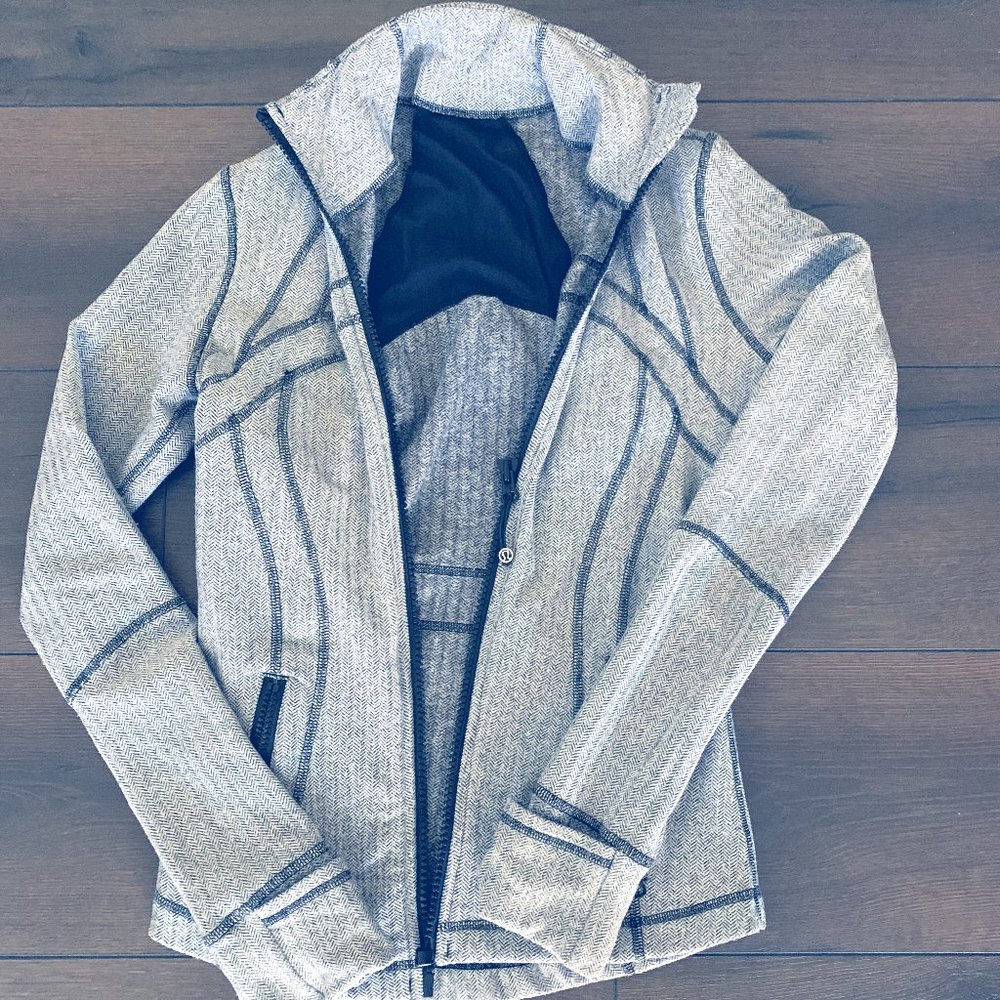 Lululemon Zip Up Fitted Jacket Thumb Holes sz 6
